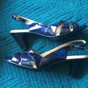 Softspots sandal blue patent leather